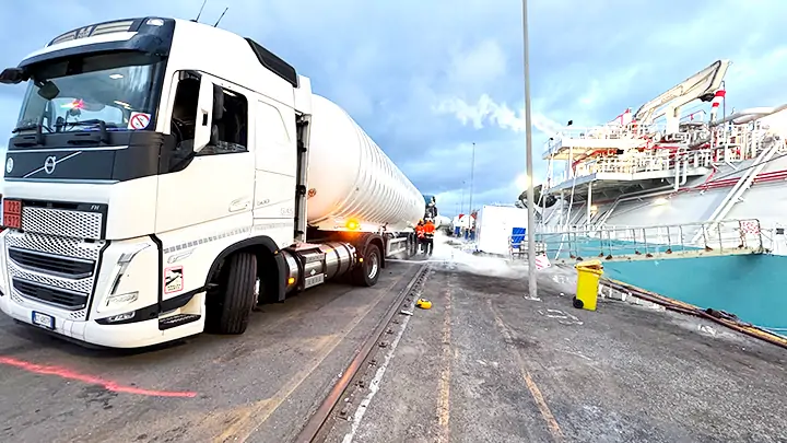 HAM Italia effettua operazioni di bunkeraggio da camion a nave in tutti i porti italiani.